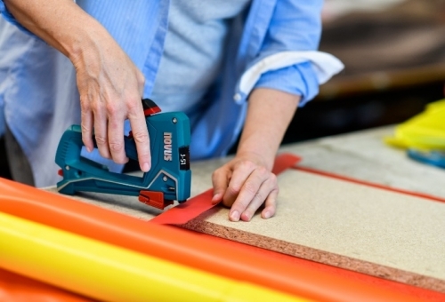 Capsator profesional tip tacker Novus J-51, capsare cu sarma plata, puternic