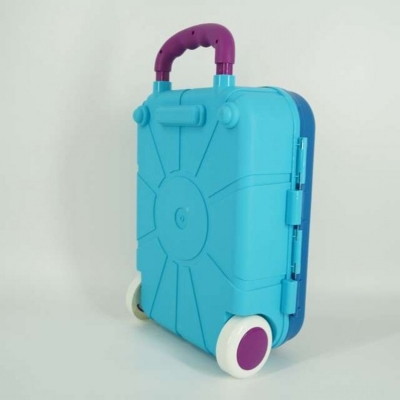 Set de joaca 2 in 1 Valiza si mini bucatarie cu ustensile 