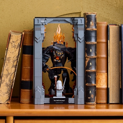 Stapanul inelelor: Diorama pentru biblioteca cu un Balrog 10367 LEGO Icons (Creator Expert)