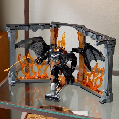 Stapanul inelelor: Diorama pentru biblioteca cu un Balrog 10367 LEGO Icons (Creator Expert)