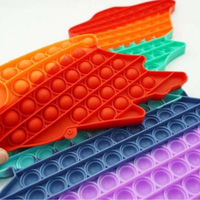 Jucarie senzoriala antistres Pop it Now and Flip it, 40 cm, model Dragon multicolor
