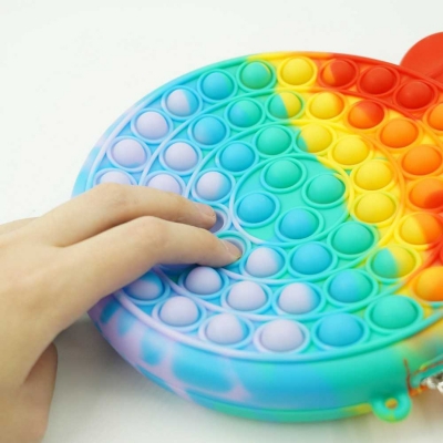 Jucarie senzoriala antistres Pop it Now and Flip it, 17 cm, model Geanta multicolora