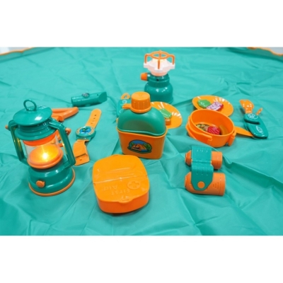 Set camping pentru copii cu 18 accesorii si covoras