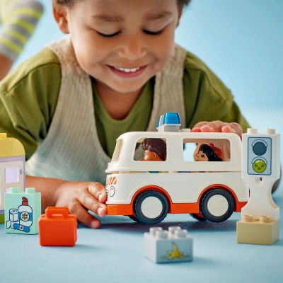 Ambulanta si sofer 10447 LEGO DUPLO