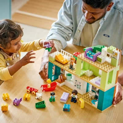 Casa moderna de familie 3 in 1, cu figurine 10470 LEGO DUPLO