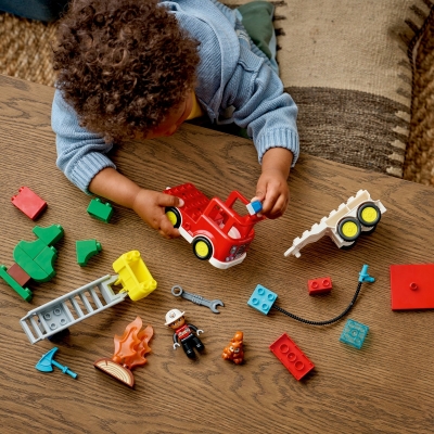 Camion de pompieri cu furtun si pompier 10473 LEGO DUPLO