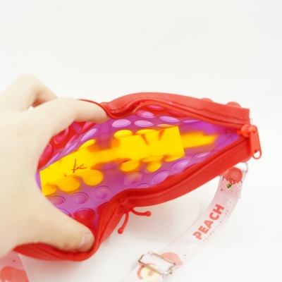 Geanta de Umar Pop it Now, 19 x 14 cm, model Fluture multicolor