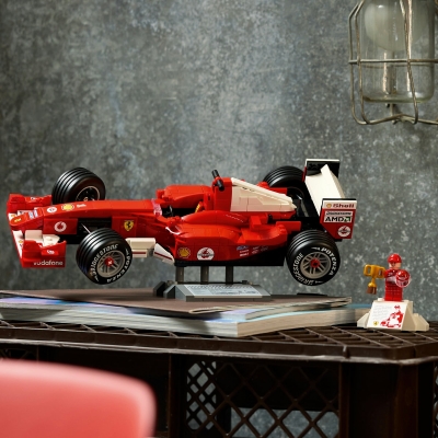 Ferrari F2004 și Michael Schumacher 11375 LEGO Icons (Creator Expert)