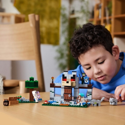 Fortareata lupilor 21261 LEGO Minecraft