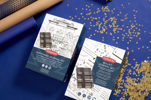 Set pentru schite, include caiet A5 cu inchidere elastica, 80 coli, 140g si 4 linere pe baza de apa, diverse culori Derwent Professional