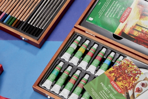Set cadou culori acrilice, calitate superioara, pentru artisti aspiranti, cutie din lemn, 18 buc/set Derwent Academy