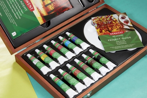 Set cadou culori acrilice, calitate superioara, pentru artisti aspiranti, cutie din lemn, 18 buc/set Derwent Academy