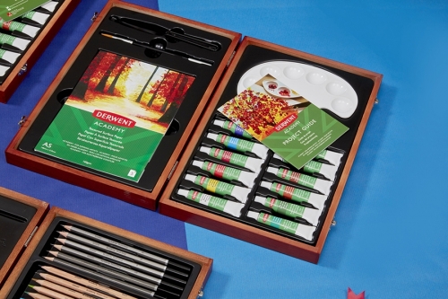 Set cadou culori acrilice, calitate superioara, pentru artisti aspiranti, cutie din lemn, 18 buc/set Derwent Academy