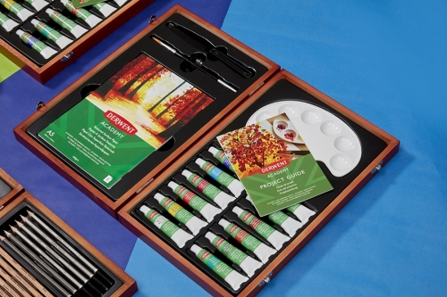 Set cadou culori acrilice, calitate superioara, pentru artisti aspiranti, cutie din lemn, 18 buc/set Derwent Academy