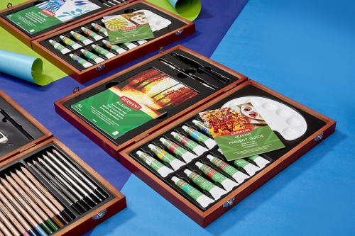 Set cadou culori acrilice, calitate superioara, pentru artisti aspiranti, cutie din lemn, 18 buc/set Derwent Academy
