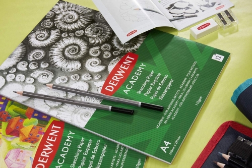 Set 12 creioane colorate, calitate superioara, pentru artisti aspiranti, Derwent Academy