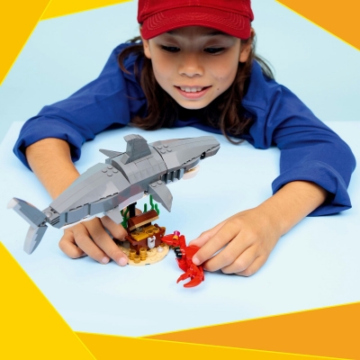 Rechin feroce cu un cufar de comor 31381 LEGO Creator