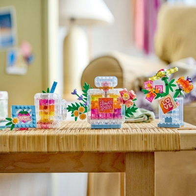 Sticla de parfum cu flori decorativa 31383 LEGO Creator