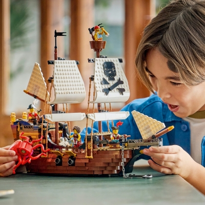 Corabie de pirati emblematica 31387 LEGO Creator