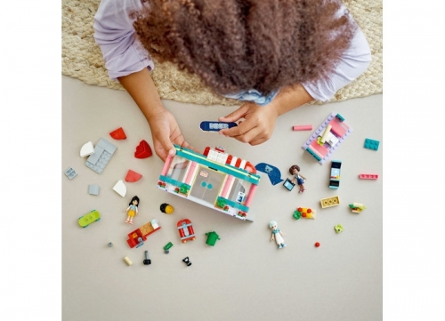 Restaurantul central din Heartlake 41728 LEGO Friends