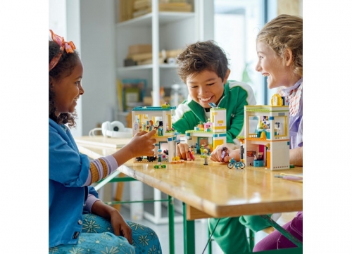 Scoala Internationala din Heartlake 41731 LEGO Friends