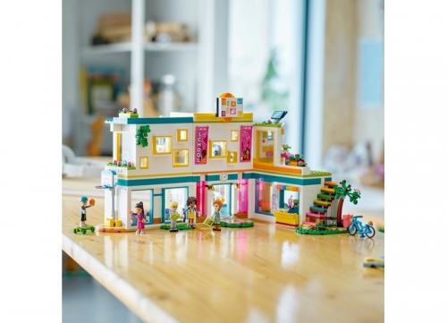 Scoala Internationala din Heartlake 41731 LEGO Friends