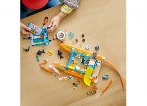 Barca de salvare pe mare 41734 LEGO Friends