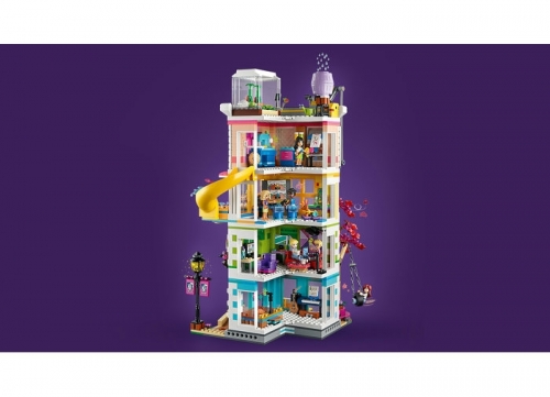 Centrul recreativ al comunitatii din Heartlake 41748 LEGO® Friends