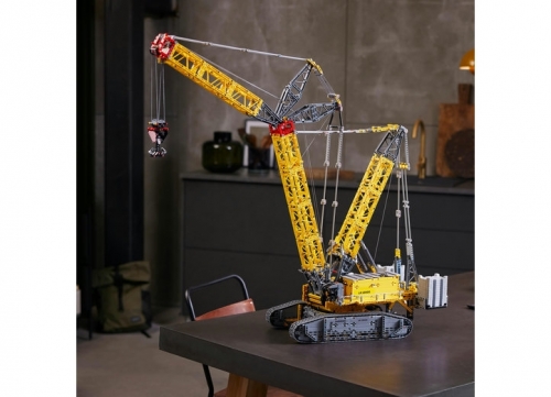 Macara pe senile Liebherr LR 13000 42146 LEGO Technic