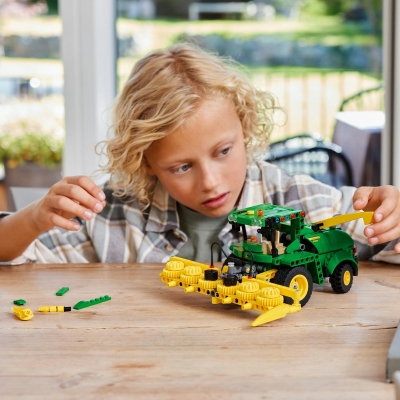 John Deere 9700 Forage Harvester 42168 LEGO Technic