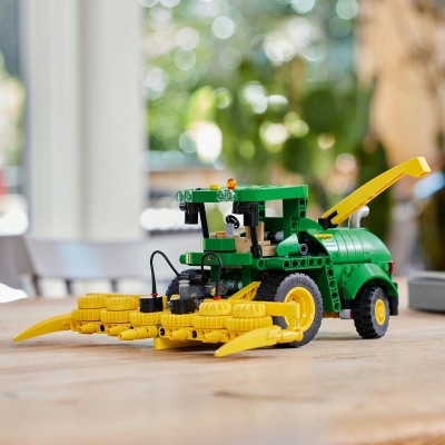 John Deere 9700 Forage Harvester 42168 LEGO Technic