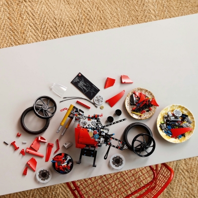 Motocicleta Ducati Panigale V4 S 42202 LEGO Technic