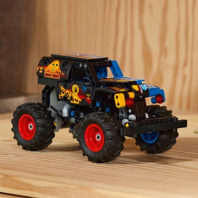 Monster Jam Grave Digger Foc si gheata 42219 LEGO Technic