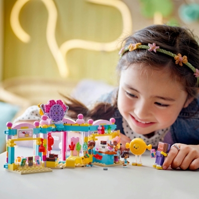 Magazinul de dulciuri din orasul Heartlake 42649 LEGO Friends