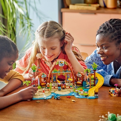 Statiune de pe litoral pentru vacanta cu familia 42673 LEGO Friends