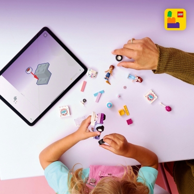 Masina-unicorn pentru livrare de torturi 42675 LEGO Friends