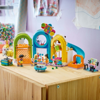 Loc de joaca la interior 42686 LEGO Friends