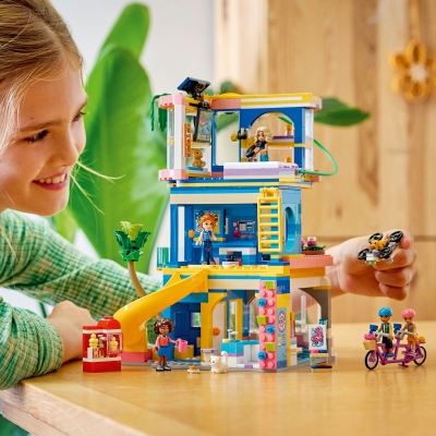 Clubul prietenilor din orasul Heartlake 42689 LEGO Friends