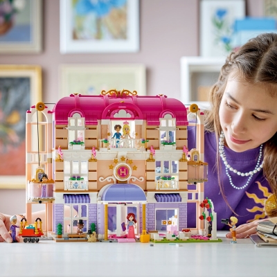 Grand Hotel din orasul Heartlake 42704 LEGO Friends 