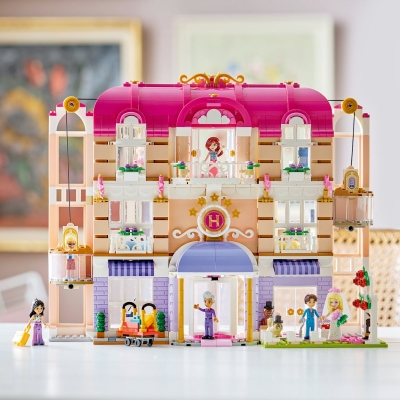 Grand Hotel din orasul Heartlake 42704 LEGO Friends 