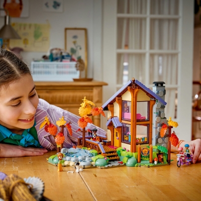 Cabana primitoare in padure toamna 42705 LEGO Friends