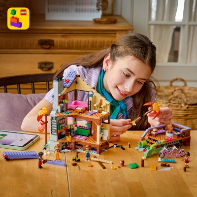 Cabana primitoare in padure toamna 42705 LEGO Friends