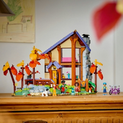Cabana primitoare in padure toamna 42705 LEGO Friends