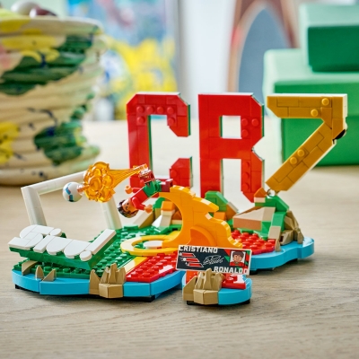 Cristiano Ronaldo – Momente importante din fotbal 43012 LEGO Editions