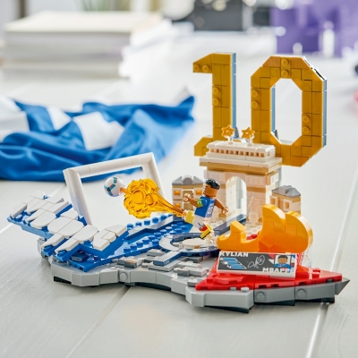 Kylian Mbappe – Momente importante din fotbal 43013 LEGO Editions