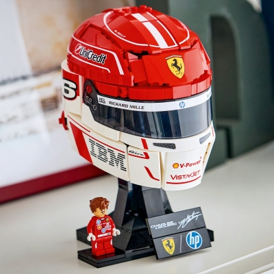 Casca lui Charles Leclerc Scuderia Ferrari HP 43014 LEGO Editions