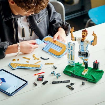 Lionel Messi – Legenda a fotbalului 43015 LEGO Editions