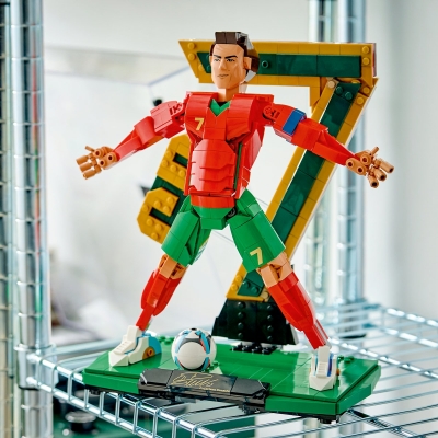 Cristiano Ronaldo – Legenda a fotbalului 43016 LEGO Editions