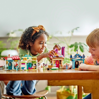 Aventura printeselor Disney la piata 43246 LEGO Disney Princess