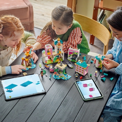 Castel de printesa şi animalute regale 43267 LEGO Disney